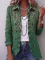 Vue détaillée du cardigan féminin à manches longues avec boutons et volants imprimé vert. - S / Hauts / Vert Bohème