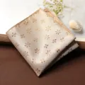 Elegante fazzoletto da taschino da uomo con motivo floreale vintage per abiti formali e affari. - Fazzoletto da Taschino / Farfalla Oro Chiaro