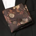 Homme rétro marron floral pochette de costume soie style mariage fête mode accessoire chic - Panorama Café Foncé