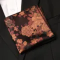 Pochette de costume florale marron pour homme, mouchoir vintage élégant pour costume. - Rêve de Nuage Parfumé