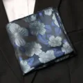 Pochette de costume pour homme à motif floral rétro, mouchoir bleu marine élégant et chic. - Pommetier Bleu