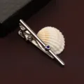 Fermacravatta da uomo in metallo argentato con strass blu per abbigliamento formale. - Scatola regalo / Tono Argento con Strass Blu