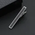 Elegante silberne Krawattenklammer für Herren mit klassischem schwarzem Streifendesign. - Schwarzer Achat-Stil