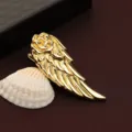 Elegante fermacravatta dorato con dettagliato design di rosa e ali per abbigliamento formale. - Scatola regalo / Elfo Alato Oro