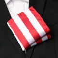 Pochette de costume rayée rouge et blanche pour homme mariage habillé affaires style. - Style à Rayures Verticales Rouges et Blanches H003