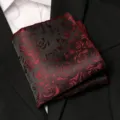 Pochette de costume formelle pour homme rouge et noire en jacquard de roses mariage. - Style Jacquard Rose Rouge et Noir