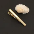 Clasico pasador de corbata dorado para hombre traje de negocios accesorio elegante - Estilo Grabado de Cuadrícula de Diamante (New802领带夹)
