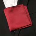Pochette de costume homme rouge en jacquard à pois, accessoire élégant pour mariage formel. - Style Jacquard Bordeaux à Points Blancs