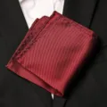 Pochette de costume bordeaux pour homme, élégant mouchoir en jacquard pour mariage formel. - Style Jacquard Sergé Bordeaux Foncé