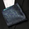 Pochette de costume rétro pour homme, mouchoir jacquard bleu foncé et vert pour mariage. - Fleur de Brume Verte