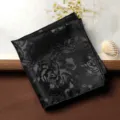 Taschino da uomo vintage nero floreale, elegante fazzoletto da abito formale. - Fazzoletto da Taschino / Peonia della Notte Scura
