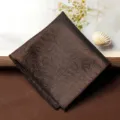 Pochette da abito uomo marrone scuro, elegante fazzoletto con motivo a foglie per cerimonia. - Fazzoletto da Taschino / Ombra di Pino Marrone Scuro
