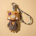 Llavero de peluche oso con abrigo de cuadros, muñeca de tela hecha a mano para bolso y llaves. - 12cm / Oso Colorido - Amarillo