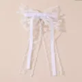 Weißes Spitzen-Schleifen-Haarspangen-Detail, Ballett-Stil Haarschmuck mit langen Bändern. - Weiß