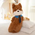 Almohada larga de peluche de perro marrón con pajarita azul bonito juguete suave para cama. - Constructor de Sueños / 55cm