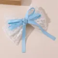 Gedetailleerd overzicht van schattige kanten strik kinderhaarspeld met blauw lint. - Blauw