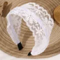 White lace wide headband with floral pattern and teeth, stylish non-slip hair hoop accessory. - Contrast Embroidered Style(SMH1573-C)