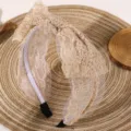 Gouden kanten strik haarband voor dames, brede antislip haarhoepel, zoete Koreaanse haaraccessoire. - Gouden Strik Stijl(SMH1574-A) / Goud