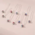 Detailweergave van schattige kleurrijke strass bolvormige U-vormige haarnadeln voor dames. - Kleurrijk