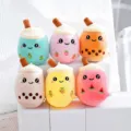 Gedetailleerd overzicht van schattige pluche bubble tea kop speelgoed, zachte knuffels. - Willekeurige Stijl(ZMK0227suiji) / Willekeurige Kleur