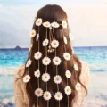 Bandeau bohème marguerite à franges, accessoire de cheveux ethnique pour vacances à la plage. - Blanc