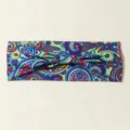 Detail van de kleurrijke boho paisley geprint stoffen haarband met etnische twist en motief. - Teal