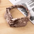 Retro europäischer Stil Kreuz Satin Stirnband mit Paisley Muster, elegante Damen Haarschmuck. - Beige Braun Paisley