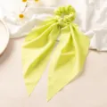 Chouchou à long ruban en satin vert citron, élastique à cheveux élégant pour femmes. - Vert Jaune Brillant