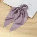 Elegante elastico per capelli in raso viola con lunghi nastri per donne e ragazze. - Viola