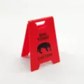 Lustiges rotes Mini Hunde Erbrochenes Warnschild Neuheit Schreibtisch Deko Spielzeug - Hunde-Design / Rot