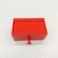 Portachiavi da garage per auto in plastica rossa con porta apribile e tetto a righe decorativo. - Rosso