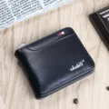 Vista dettagliata di un portafoglio corto nero in pelle da uomo con chiusura lampo. - Nero stile 1