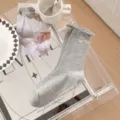 Dames grijze middelhoge sokken met schattige 3d witte strik borduurwerk, zachte gebreide sokken. - One Size (35-39) / Grijs met Rolrand