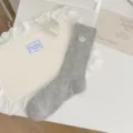 Calze grigie da donna al polpaccio con ricamo di fiocco, calze estive sottili e comode. - Taglia Unica (35-39) / Grigio chiaro