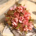 Bouquet di rose artificiali vintage composizione floreale rosa per decorazione casa oggetti foto - Rosa