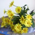 Artificial daisy flower bouquet faux chrysanthemum for home decoration and photo props. - Yellow