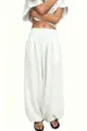 Gros plan sur le pantalon lanterne taille haute en lin et coton de couleur blanche. - Blanc