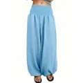 Détail pantalon sarouel smoké taille haute, belle vue rapprochée pantalon bleu clair. - Bleu clair