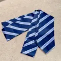 Corbata JK azul oscura con rayas diagonales, elegante accesorio de moda estilo preppy - Azul Oscuro con Rayas Azul Claro