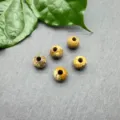 Primo piano di perline rotonde in pietra naturale da 8mm con foro da 3mm per braccialetti fai da te. - Perla da 8mm (Foro da 3mm) / Diaspro