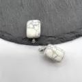 Ciondolo rettangolare in pietra di turchese bianco naturale con gancio in argento - Turchese Bianco Sintetico