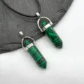 ciondolo collana a pilastro esagonale in cristallo di pietra naturale, agata verde. - Malachite sintetica