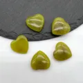Decorazione in cristallo verde cuore gemma, pietra naturale cuore da tasca palma curativo. - Peridoto
