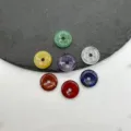 Vista detallada de colgantes de rosquilla de piedra de cristal natural para joyería DIY. - 16mm (Juego de 7 piezas)