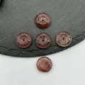 Detalle de cuentas de donut de cristal natural de 15mm, ideal para accesorios de joyería DIY. - Cuarzo Fresa