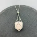 Bellissima Collana con Pendente a Gabbia in Metallo Argentato e Pietra di Quarzo Rosa - Argento-Cristallo Rosa