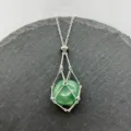 Collana con ciondolo a gabbia in pietra di cristallo verde in acciaio inossidabile regolabile - Argento Avventurina Verde