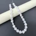 Perline di pietra naturale a forma di cuore, ideali per accessori di gioielli fai-da-te. - Filo di giada bianca