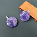 Natürlicher Amethyst runder Anhänger Halskette mit silberner Öse und Hexagramm Design. - Amethyst