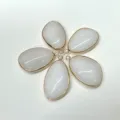 Colgante de piedra natural en forma de gota con borde dorado accesorio de joyería para collar - Colgante Chapado en Oro 32*22MM / 1 ud. Piedra de jade blanco